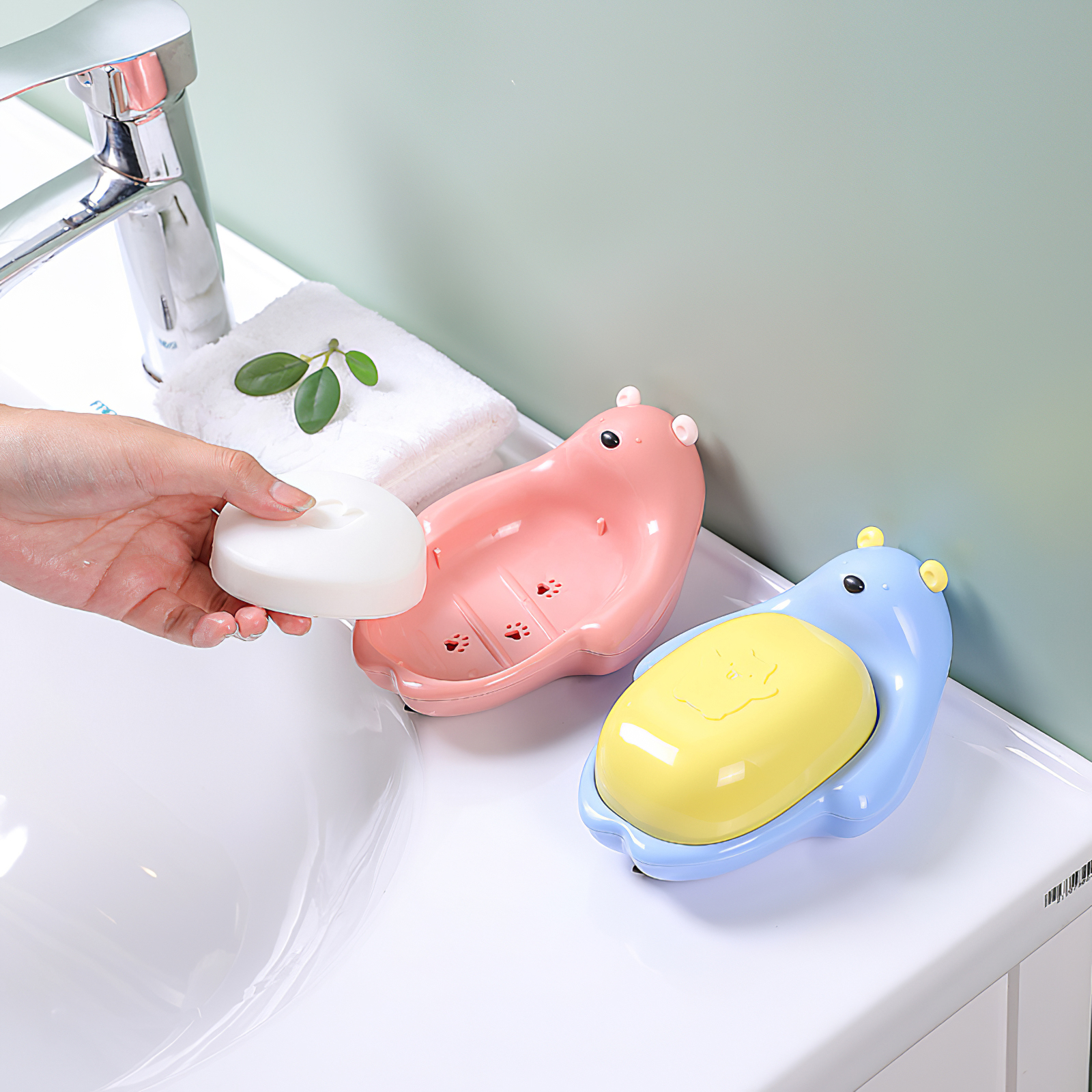 Y5730 Plastic No Trace Adhesive Soap Case Holder Bathroom Cartoon