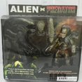 thumbnail image 1 of NECA Alien vs. Predator Set de 7 pulgadas Edición teatral 1979 Modelo móvil de Alien con cerebro transparente, 1 of 5
