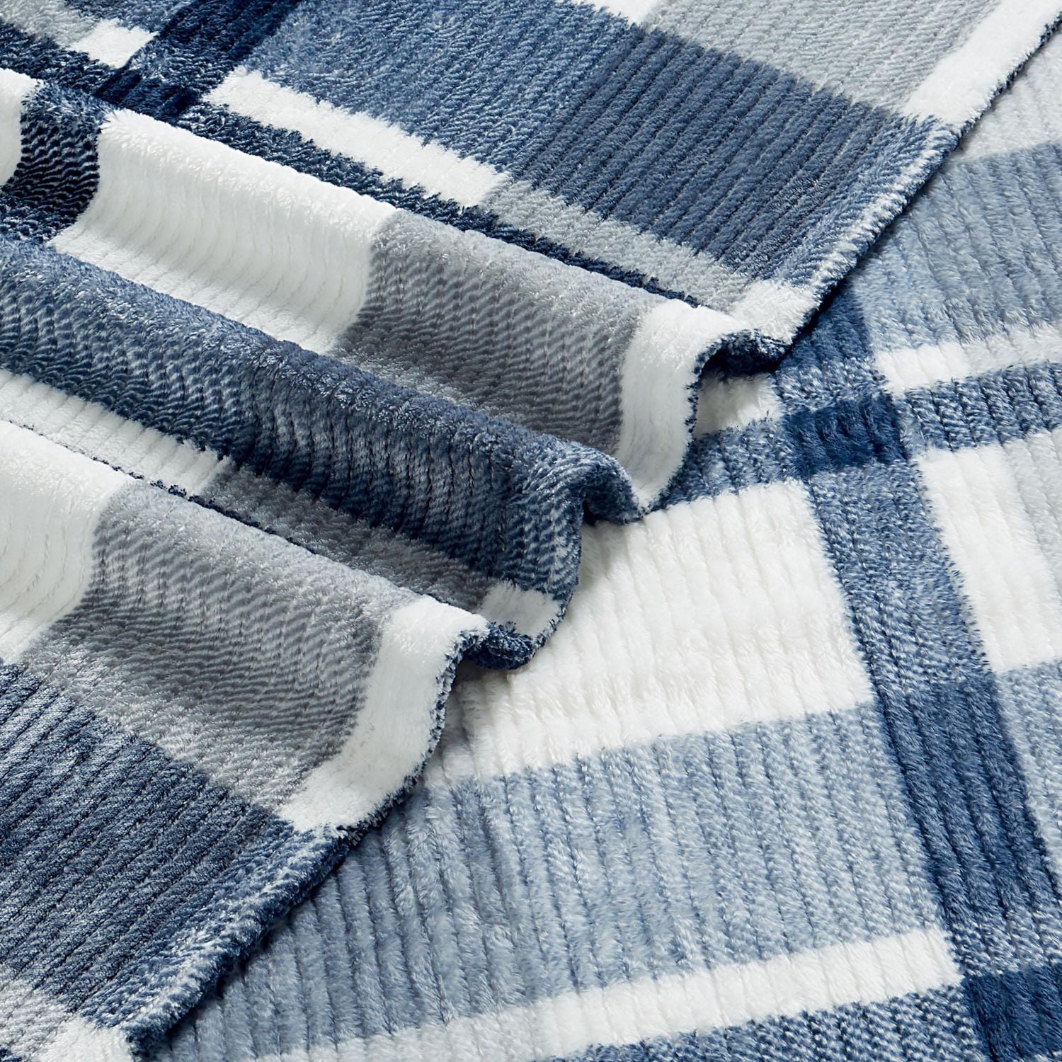 HOMETRENDS Luxury Plush Blanket, Queen - King