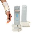 thumbnail image 1 of Grips de gimnasia Reisport Protec Hyper Buckle talla mediana, 1 of 6