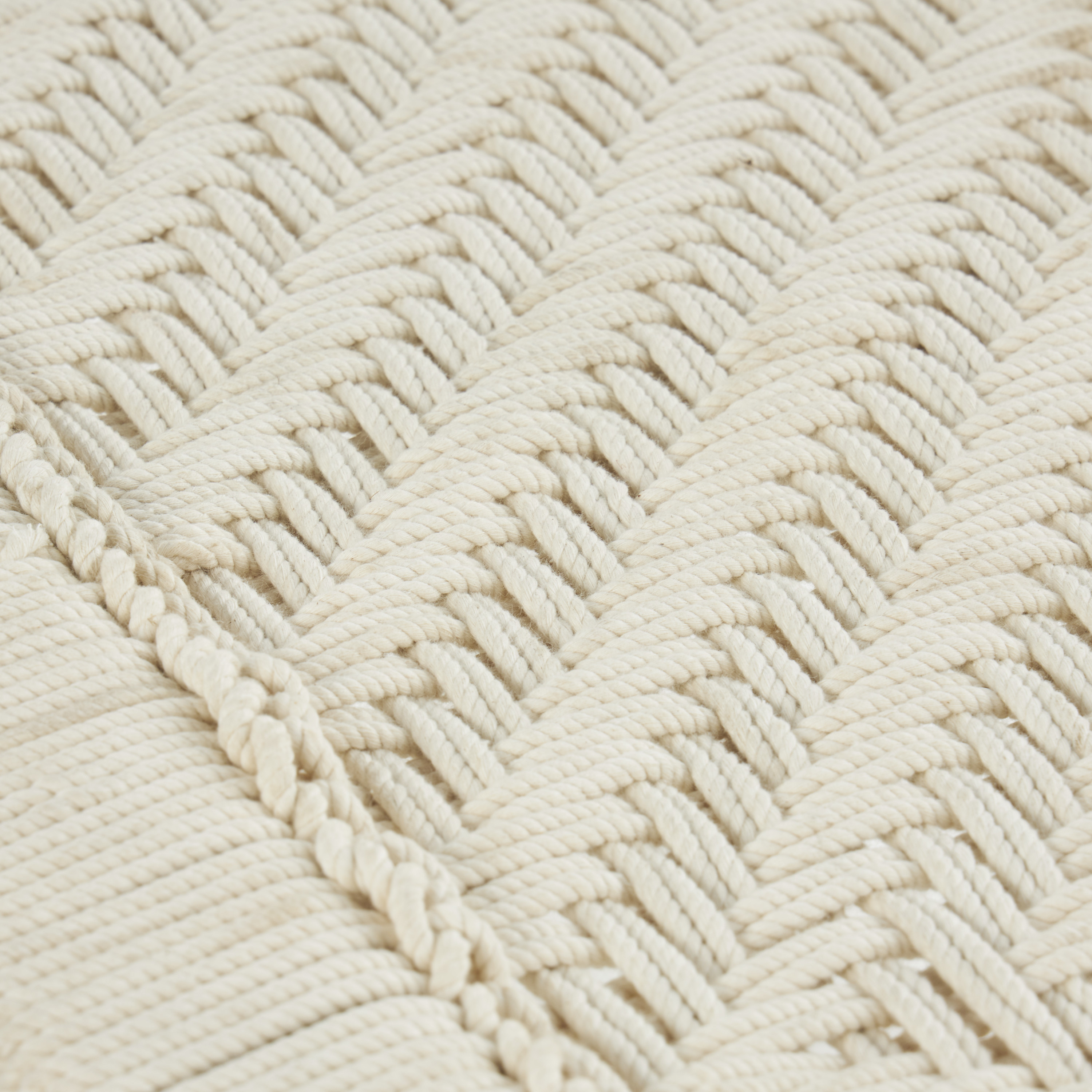 DecMode Cotton Handmade Woven Chevron Patterned Bench with Light Brown Mango Wood Legs, Beige