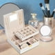 thumbnail image 3 of Caja organizadora de joyería de piel sintética con múltiples compartimentos. B blanco, 3 of 8