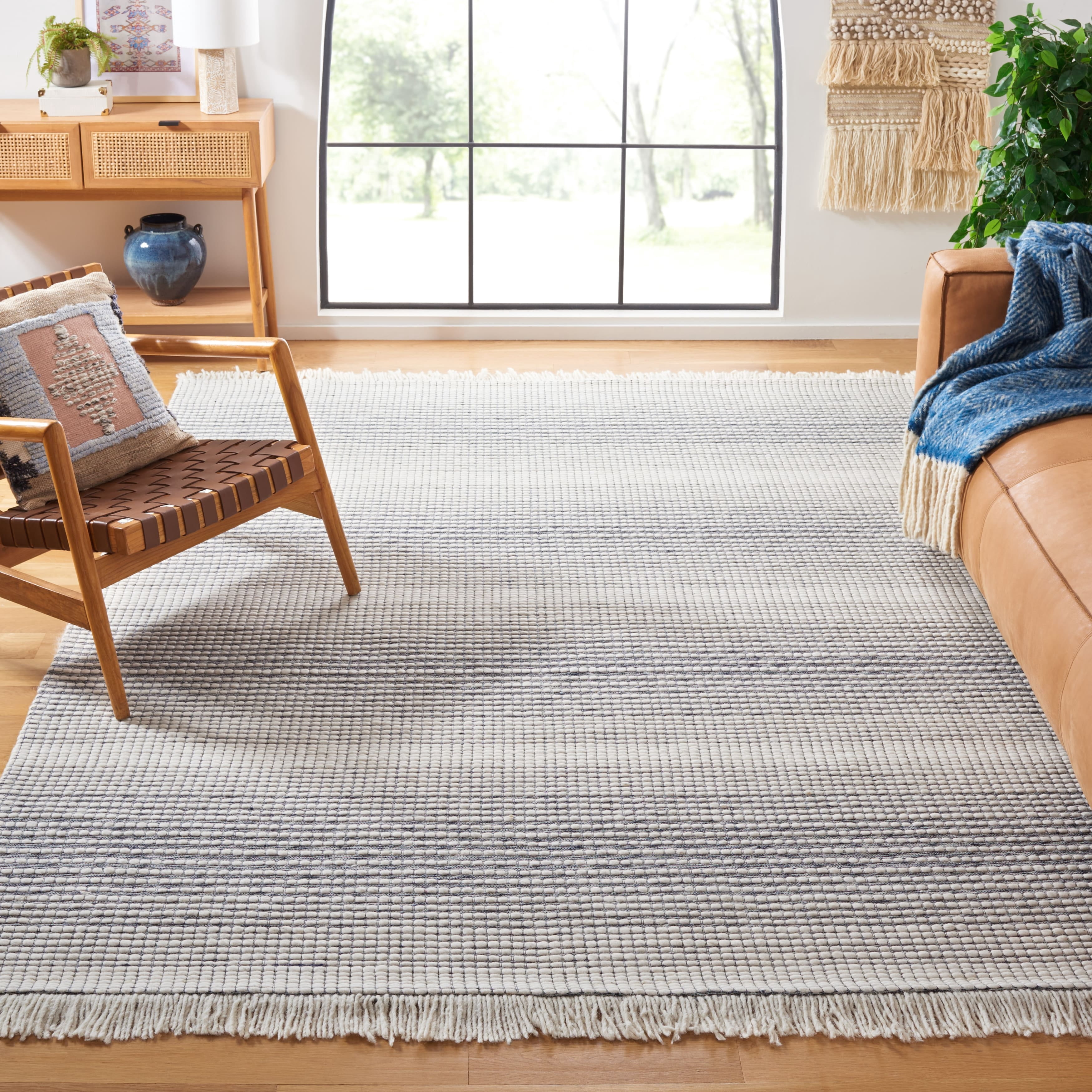 SAFAVIEH Marbella Peronal Distressed Area Rug, Ivory/Black, 3' x 5'