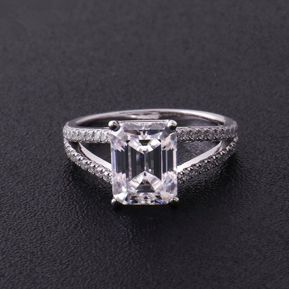 Split Shank jewels 2.25CT Emerald Moissanite Split Shank Engagement Ring For Women, 14K Yellow Gold