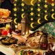 thumbnail image 4 of Juego de 2 decoraciones para fiestas con forma de luna y estrella dorada, luna creciente colgante y estrella brillante para cumpleaños de niños, Ramadán, EID, Mubarak, baby shower, boda, 4 of 5