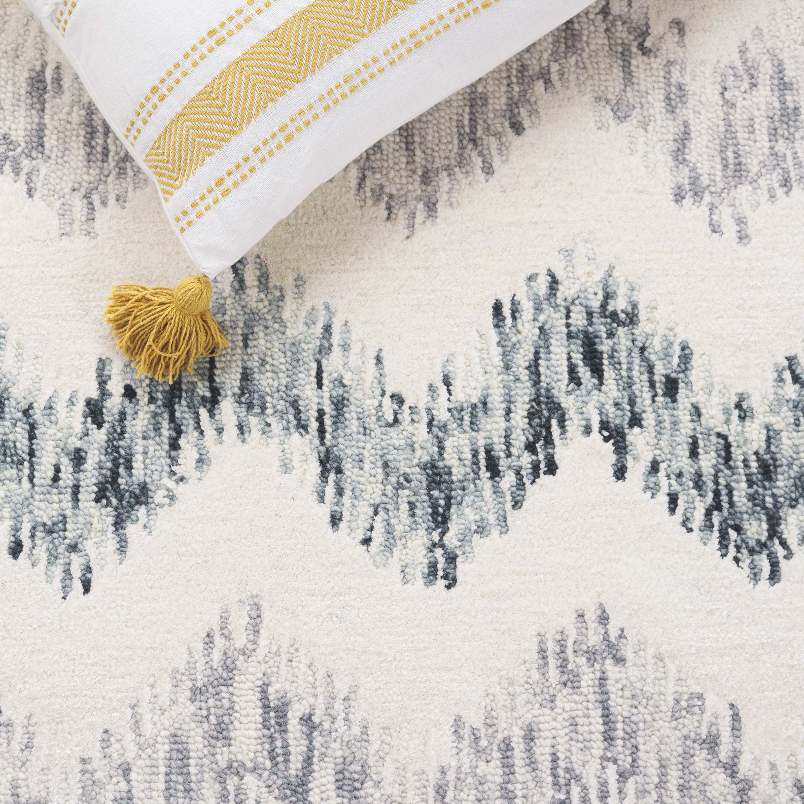 SAFAVIEH Soho Angela Zig-Zag Area Rug, Ivory/Gray, 5' x 8'