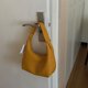 thumbnail image 3 of Bolso de mujer de otoño e invierno, color de contraste de moda moderna, bolitas de masa de cuero suave de PU simples, bolso de axila, 3 of 6