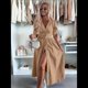 thumbnail image 4 of Vestido de Mezclilla con Cuello en V y Botones para Mujer, Cintura Media, Corta y Abertura Caqui M, 4 of 9