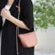 thumbnail image 4 of Bolso de cubo para mujer Bolsos casuales de cuero de PU Bolsos de hombro de viaje (Rosa), 4 of 4