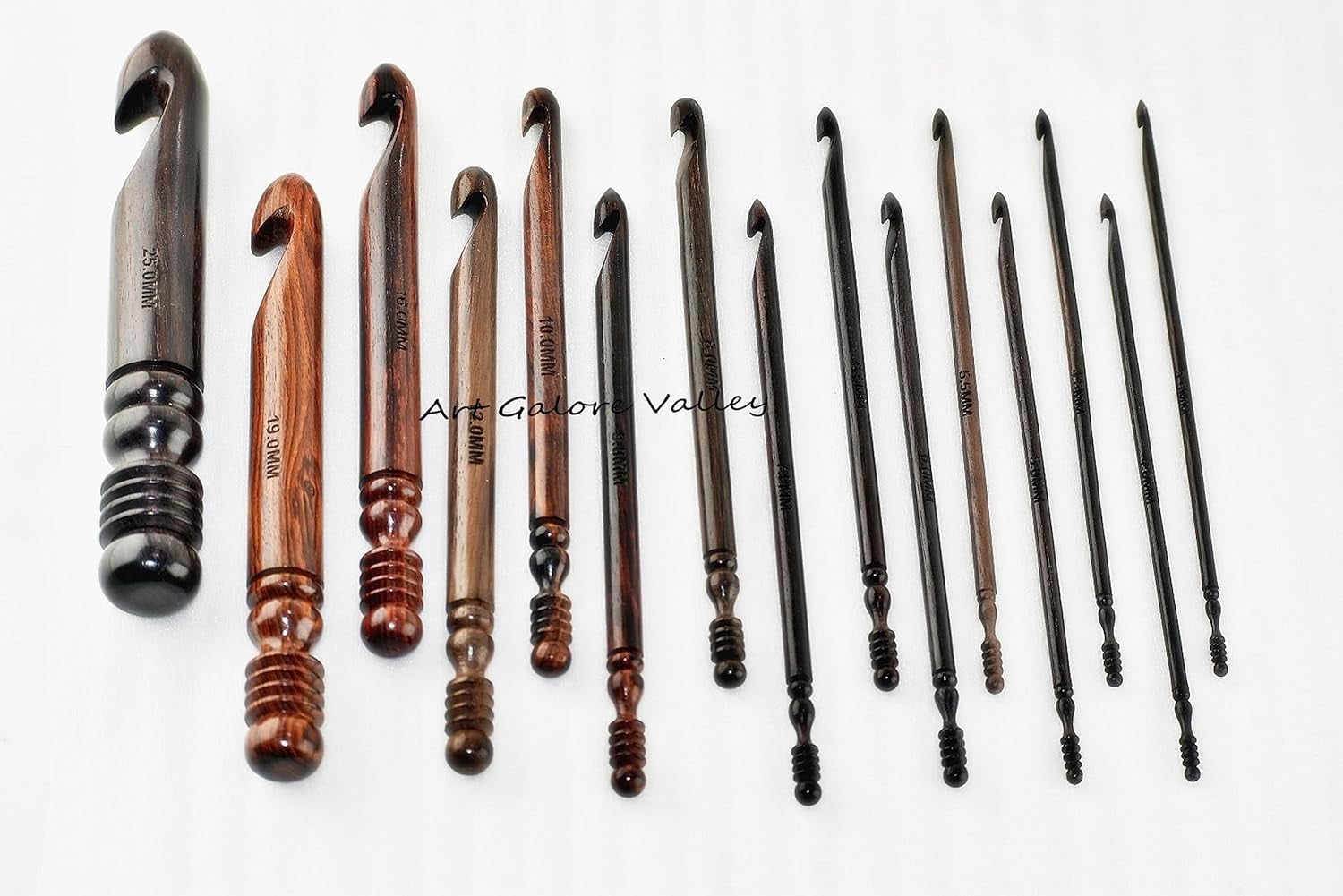 Ergonomic Crochet Hooks Set of 15 Soft Grip Rosewood Hooks 3.5 MM to 25 MM, Wooden Yarn Crochet Hooks for Arthritic Hands Needles for Knitting and Crocheting