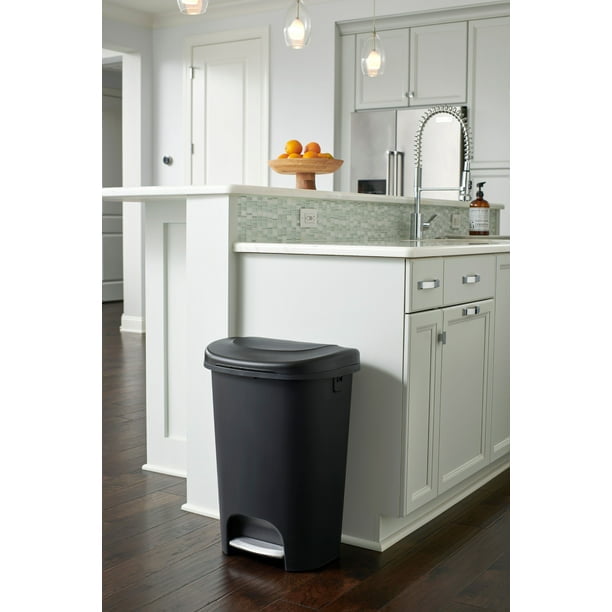 Rubbermaid 13 Gal. Black Step-On Trash Can 2007867 - The Home Depot