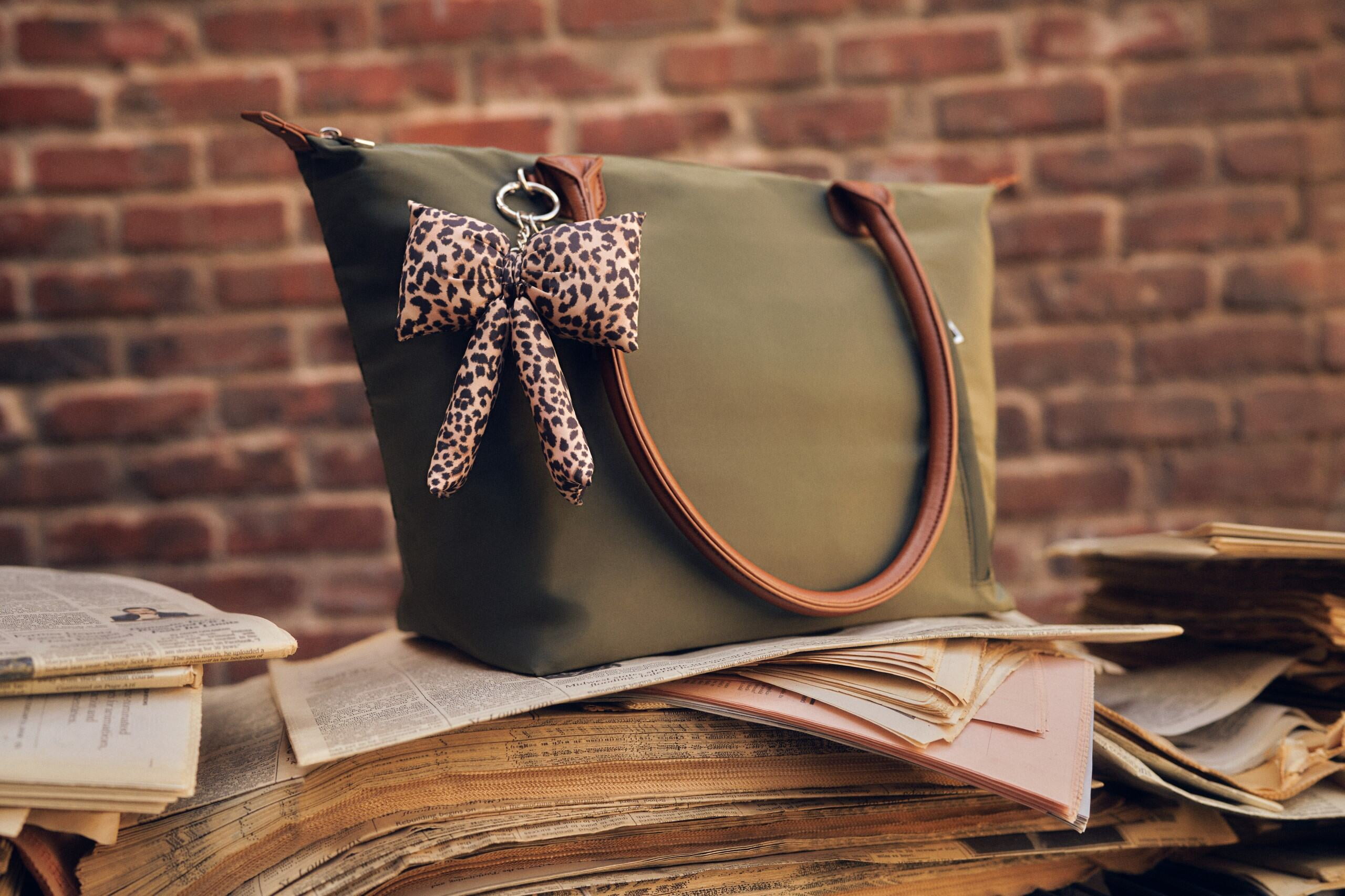 No Boundaries Women's Bag Charm, Leopard Puffer Bow