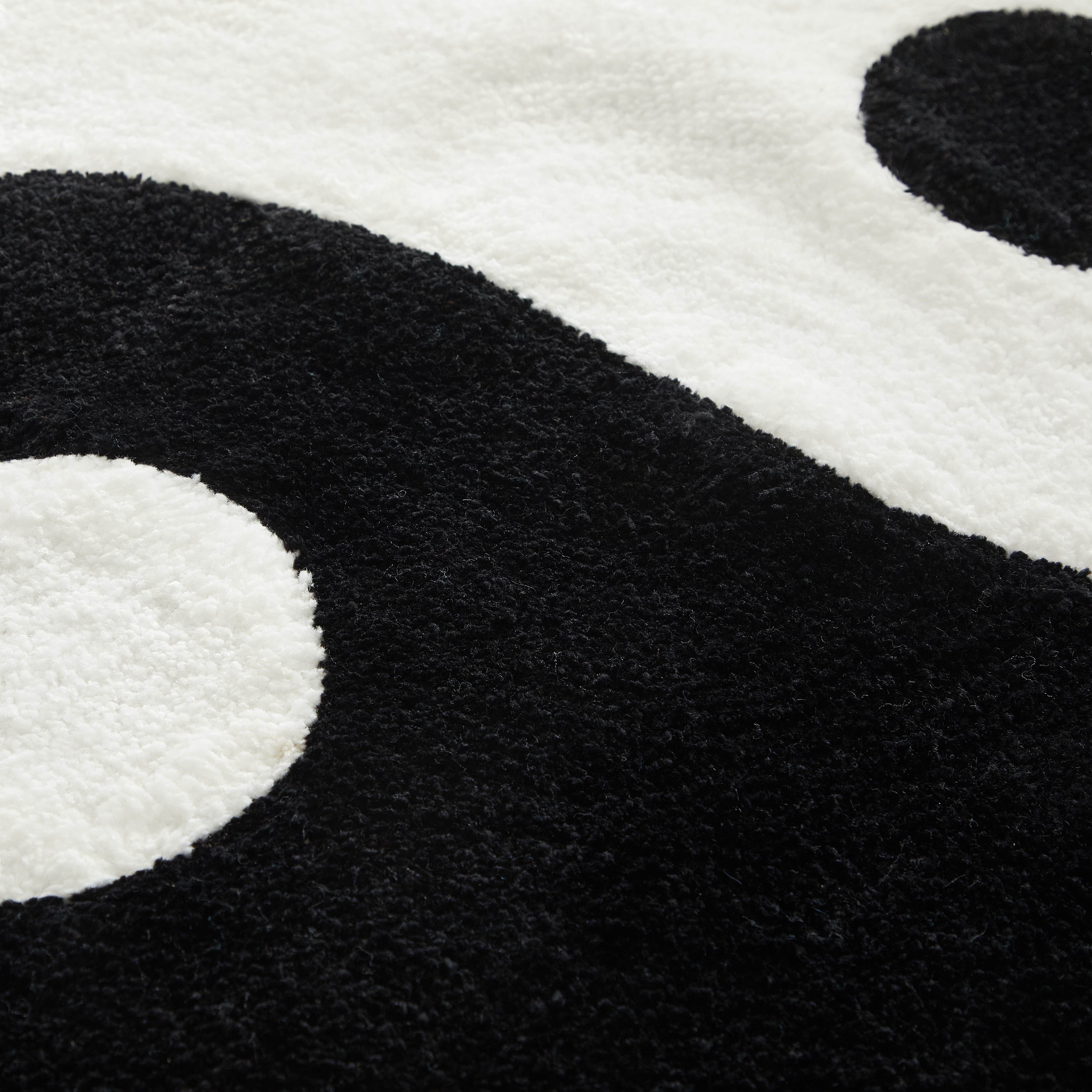 Mainstays 30 in x 30 in Yin Yang Shaped Area Rug, Black and White