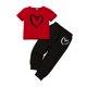 thumbnail image 2 of Conjuntos de blusa y camisa de cuello redondo y manga corta para niños. Conjunto deportivo informal de dos piezas con estampado de corazón pequeño y pantalón deportivo con cordón. Poliéster para niños, 2 of 5