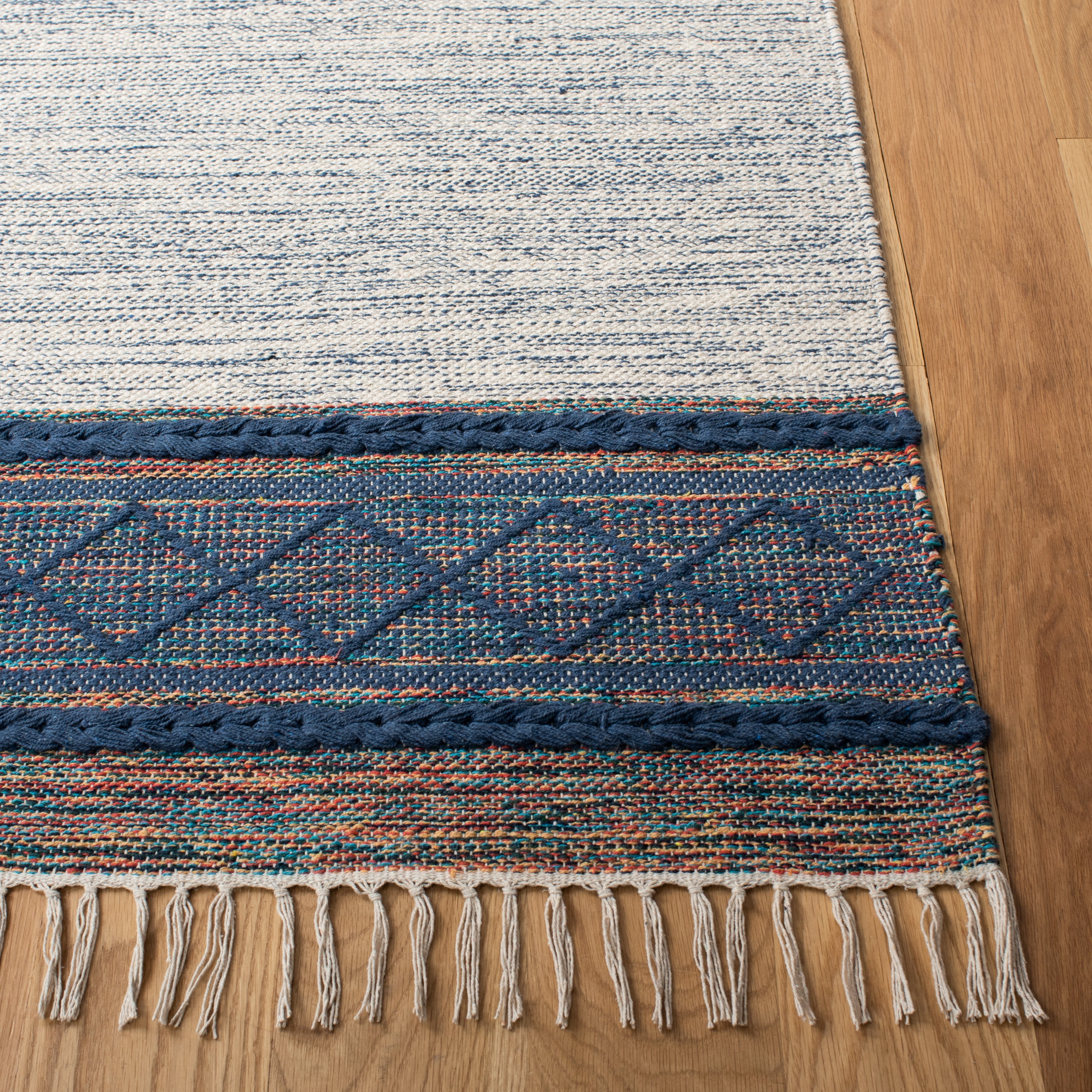 SAFAVIEH Montauk Phipp Southwestern Cotton Area Rug, Navy/Beige, 6' x 6' Square