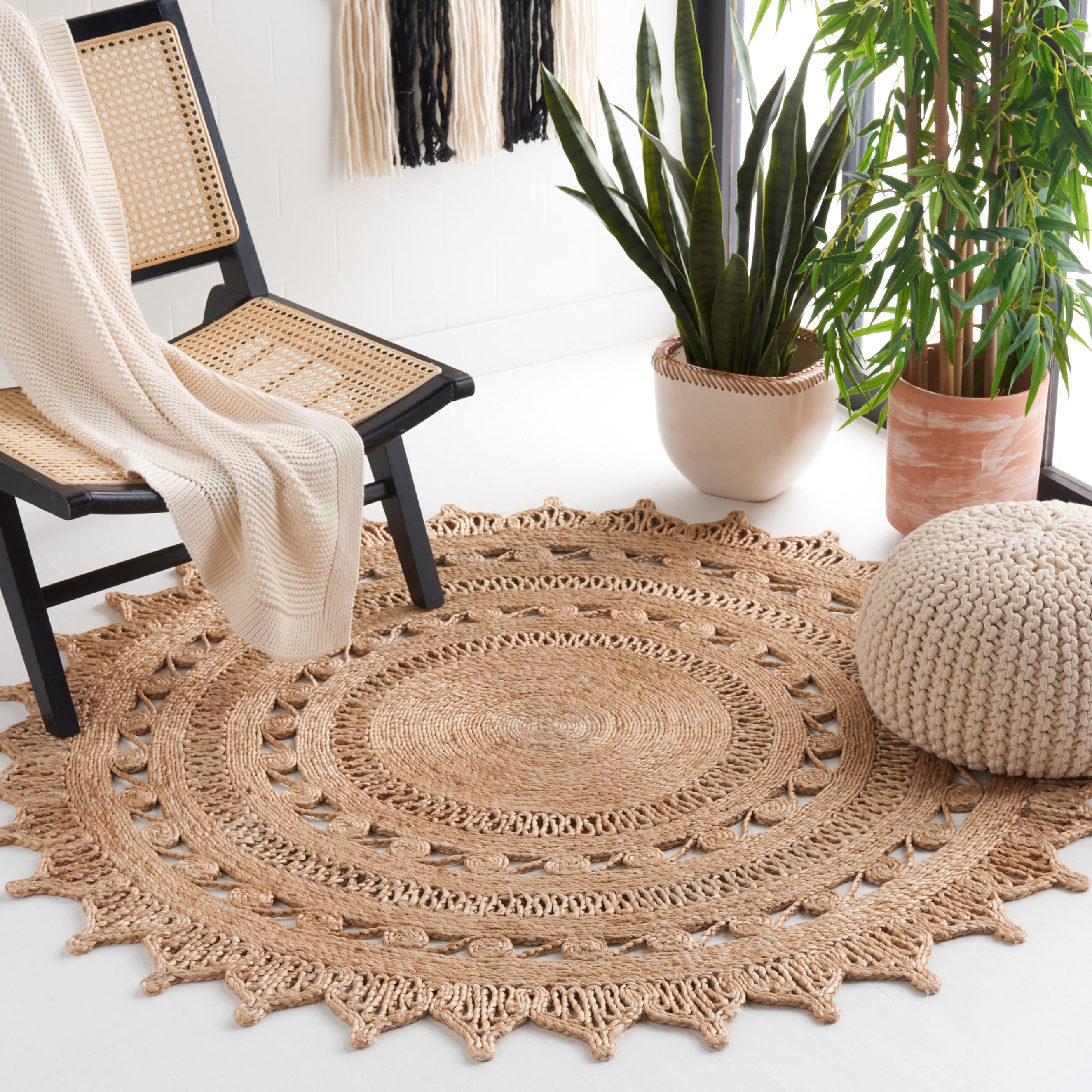SAFAVIEH Natural Fiber Goran Geometric Area Rug, Natural, 5' x 5' Round