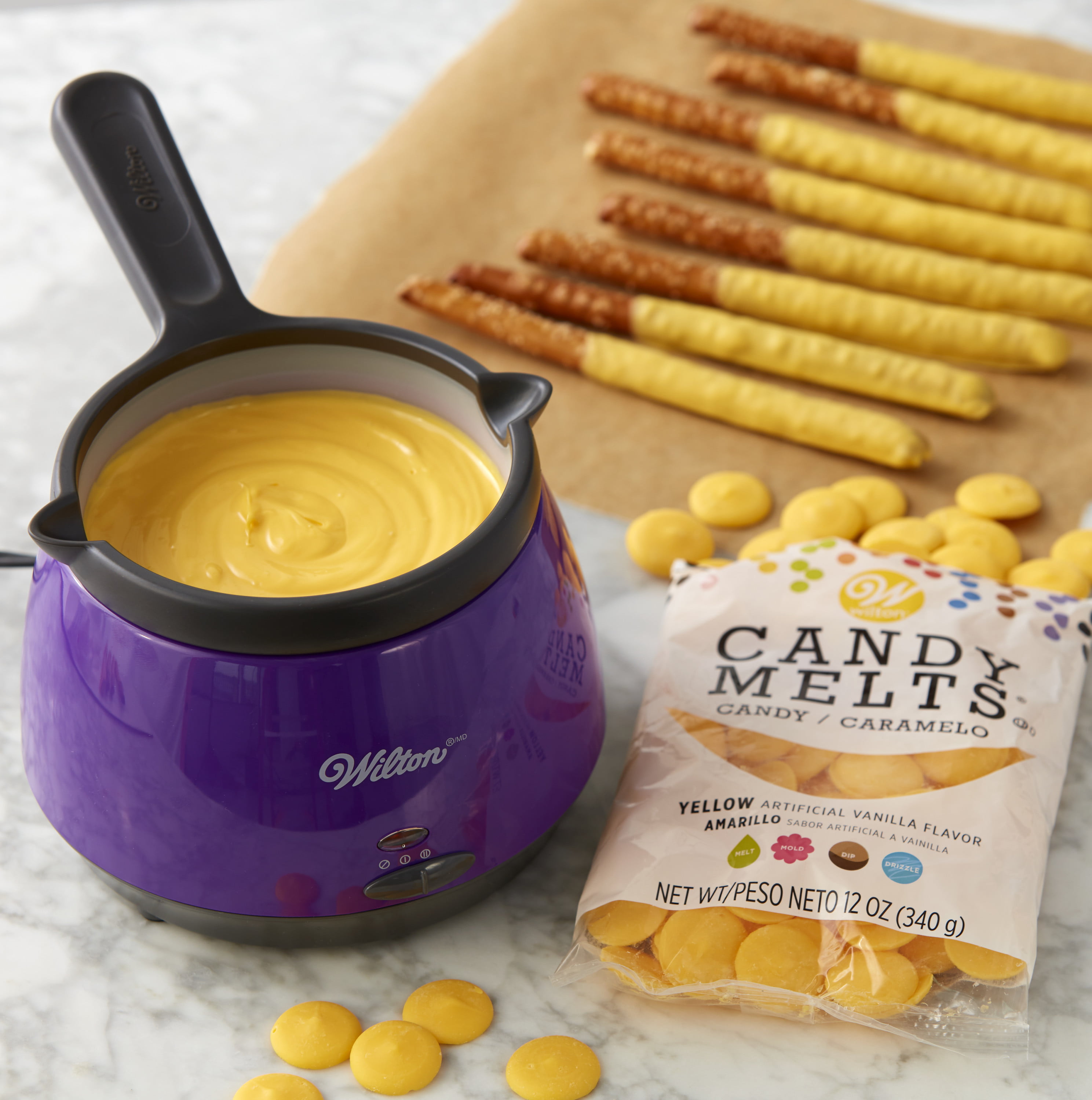 WILTON DELUXE CANDY MELTS MELTING POT WITH ERGONOMIC HEAT-RESISTANT HANDLE 