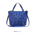 thumbnail image 2 of Bolso luminoso geométrico para mujer, bandolera acolchada, plegable, liso, láser, 2024, 2 of 7