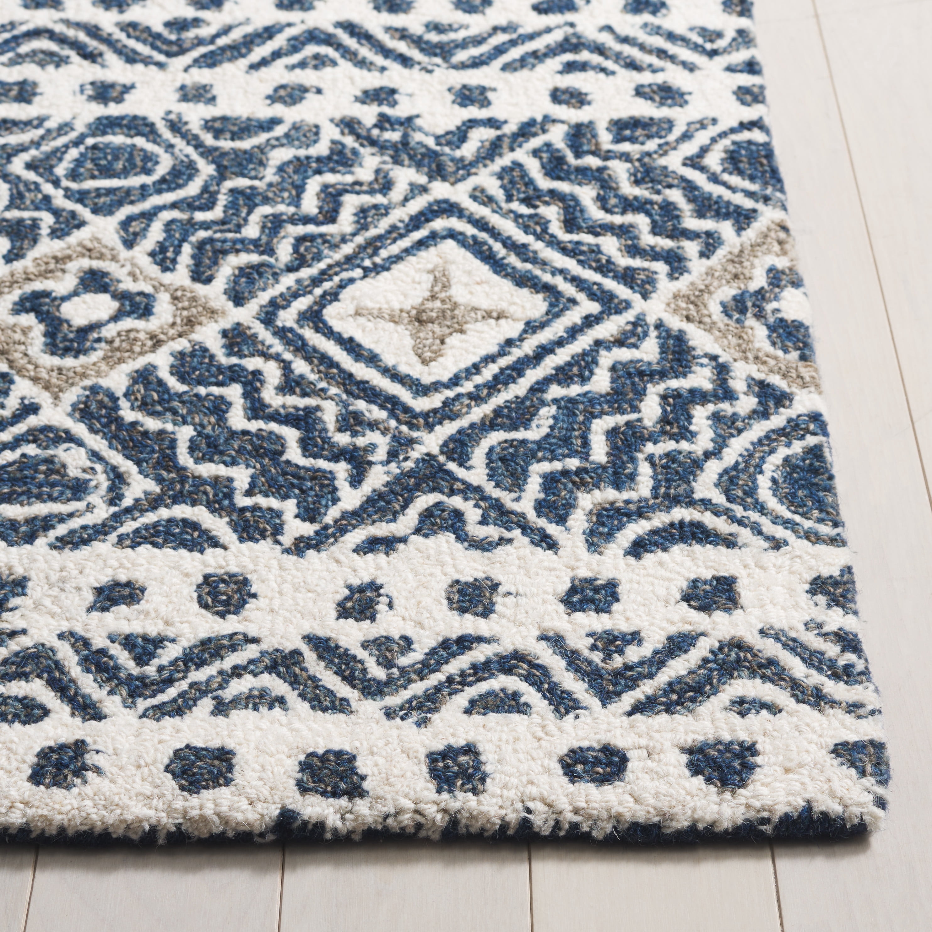 SAFAVIEH Micro-Loop Aditya Geometric Area Rug, Navy/Ivory, 4' x 6'