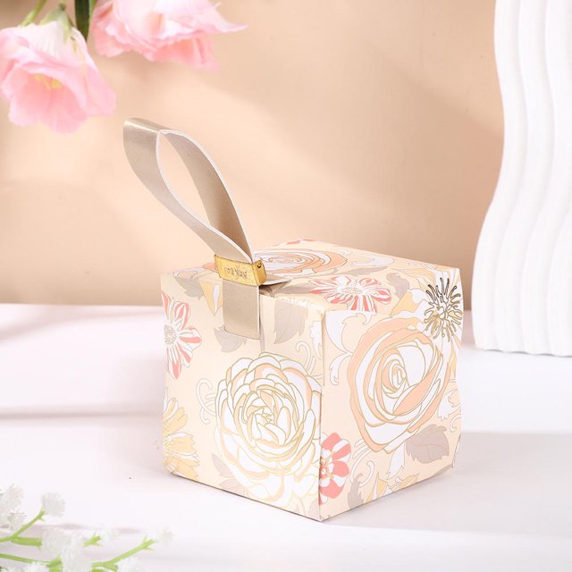 Wedding Candy Box Gold Embossed Rose Print Gift Boxes with Handheld Portable Chocolate Dessert Paper Bag Wedding Favours Packaging Case