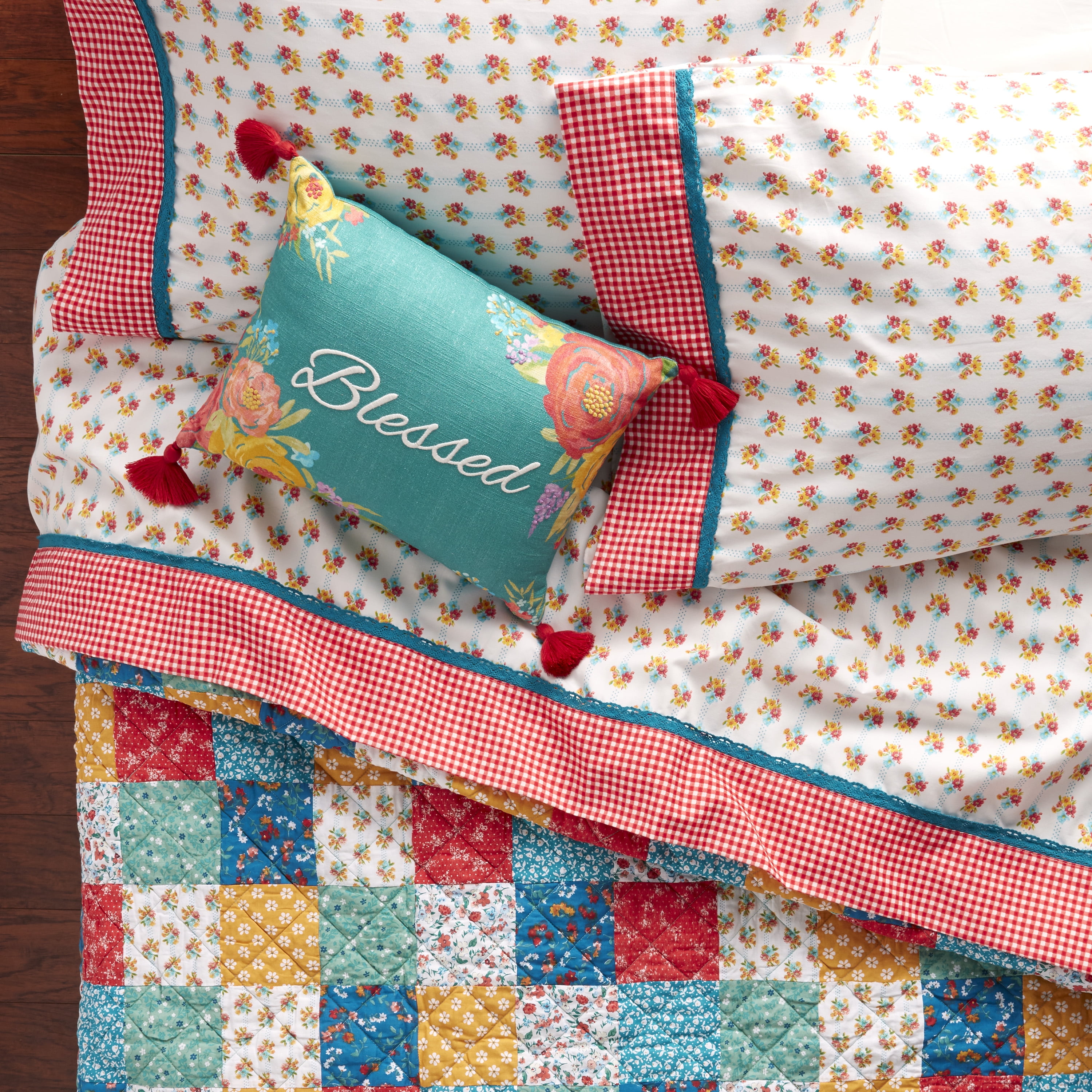 The Pioneer Woman 4-Piece 300 Thread Count Multi-color Printed Cotton Bed Sheet Set, Queen