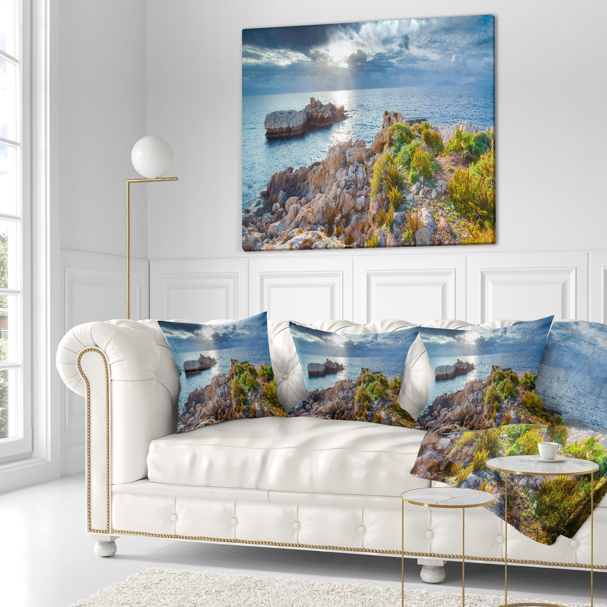 Designart Piscina di Venere Reserve - Landscape Photo Throw Pillow - 16x16