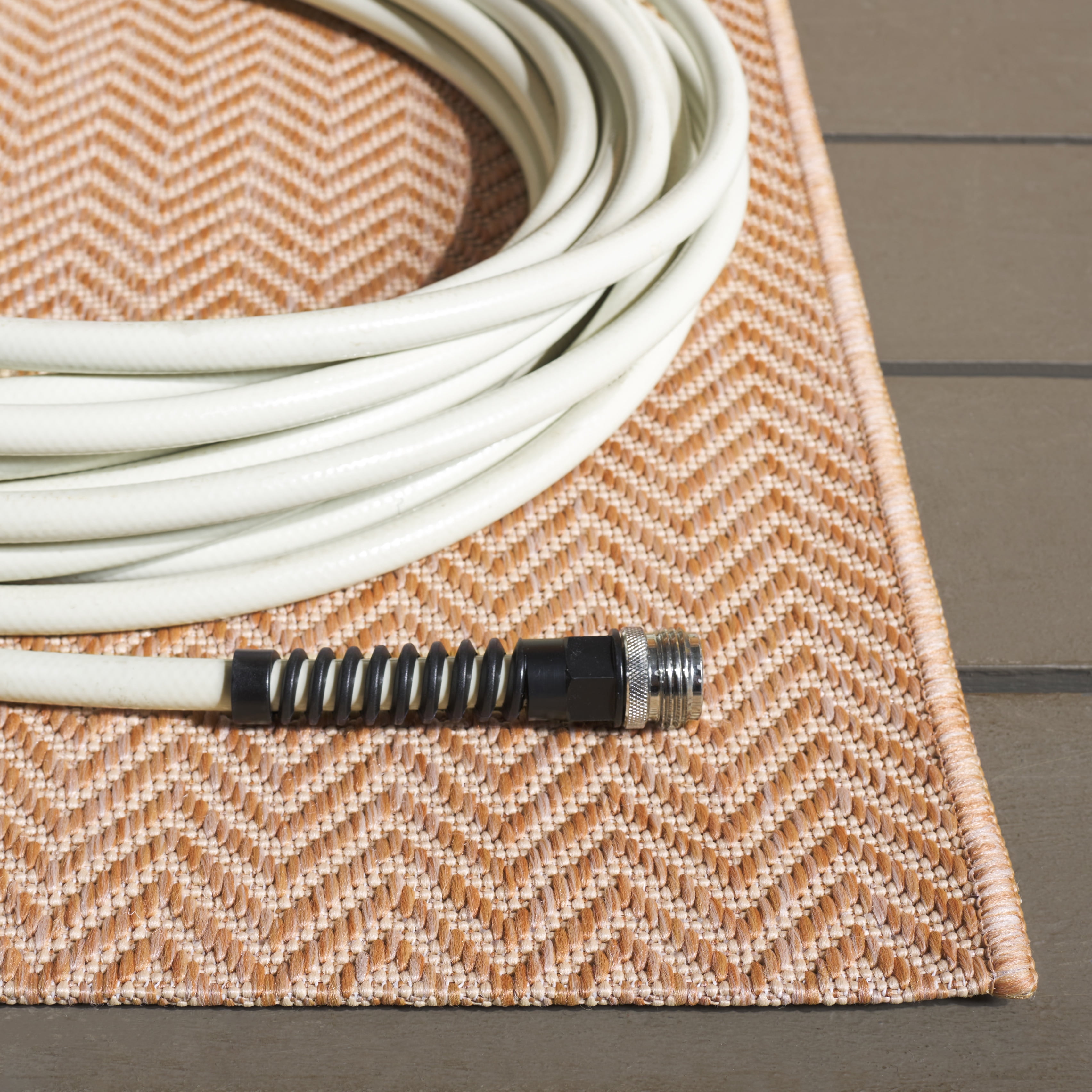 SAFAVIEH Courtyard Blazhe Chevron Indoor/Outdoor Area Rug, Natural/Cream, 10' x 14'