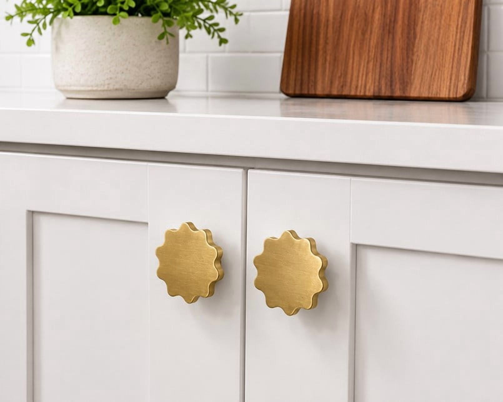 Mainstays Scallop Flower Knob, Gold Luster, 2 Pack