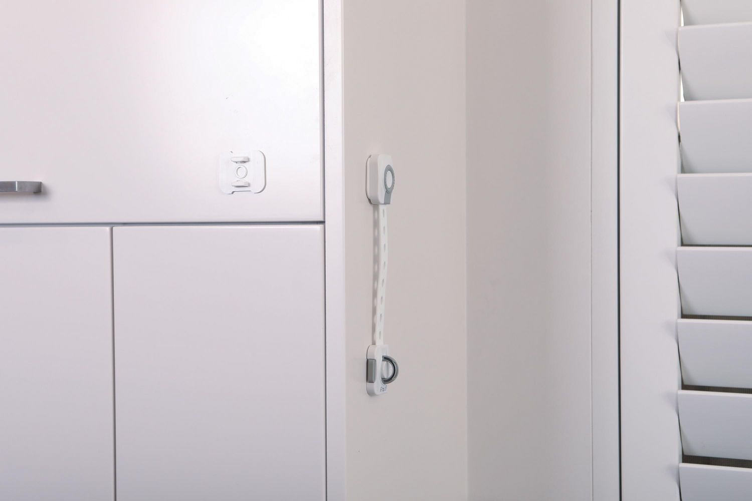 Dreambaby® Dial-It Adapta™ Strap Latch - 3pk, Super Strong Safety Straps!