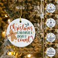 thumbnail image 2 of Adornos colgantes navideños, colgante redondo con forma de hombre de jengibre, las calorías no cuentan, adornos colgantes de acrílico para árbol de Navidad, regalo para familiares y amigos (A), 2 of 4