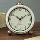 thumbnail image 2 of Reloj despertador, reloj de mesa retro que no hace tictac, funciona con pilas, reloj despertador pequeño con analógico de cuarzo, reloj de escritorio para dormitorios, sala de estar, decoración (blanc Feliz Sencillez, 2 of 5