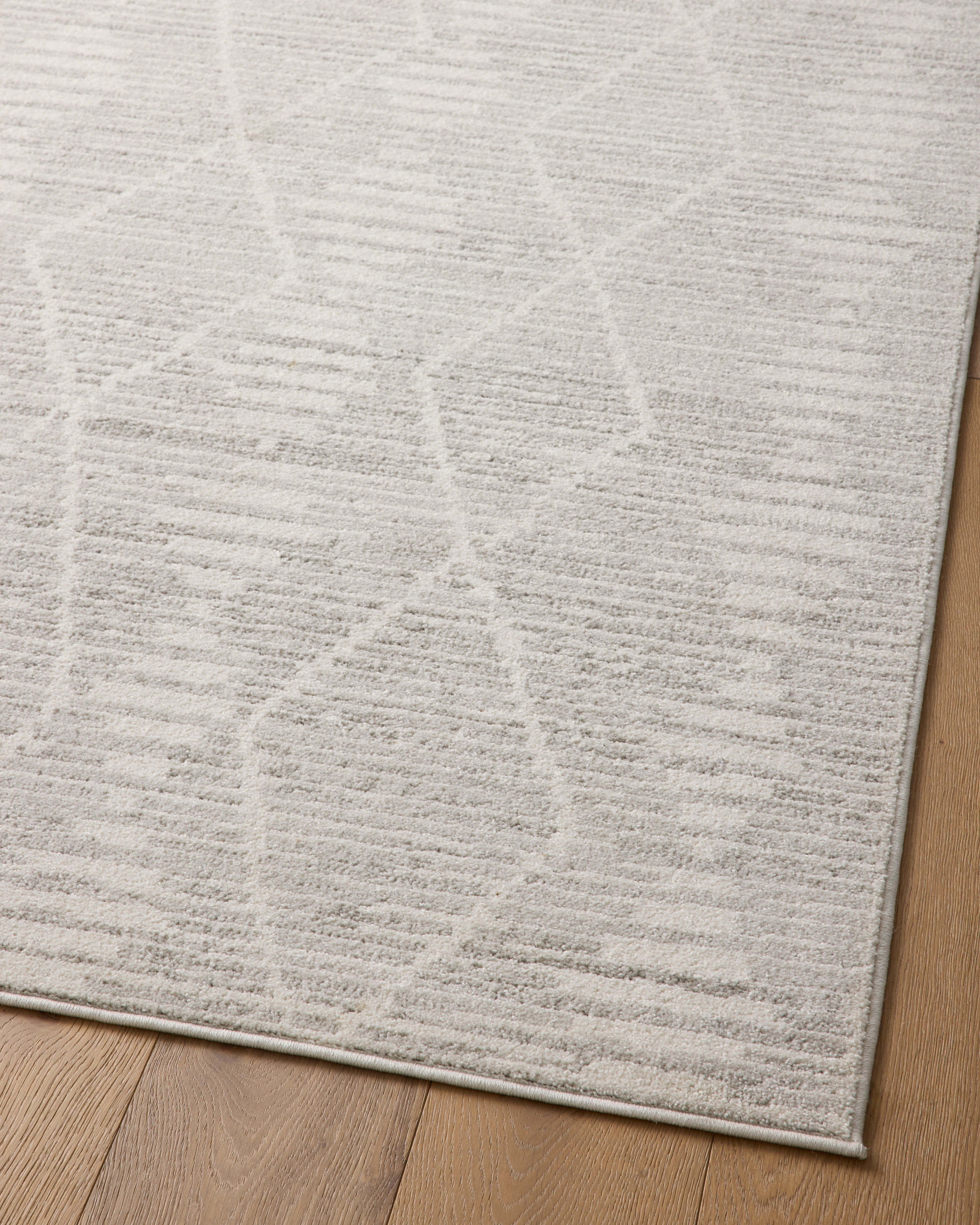 Loloi Kamala Ivory / Silver 4'-0" x 6'-0" Accent Rug