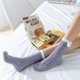 thumbnail image 4 of Dinheiro Calcetines peludos para mujer, pantuflas mullidas, forro polar suave, estilo 3, 4 of 5