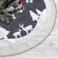 thumbnail image 4 of Falda con diseño de árbol de Navidad, 7 Felicity Fur, rústica, blanca con estampado, 4 of 6