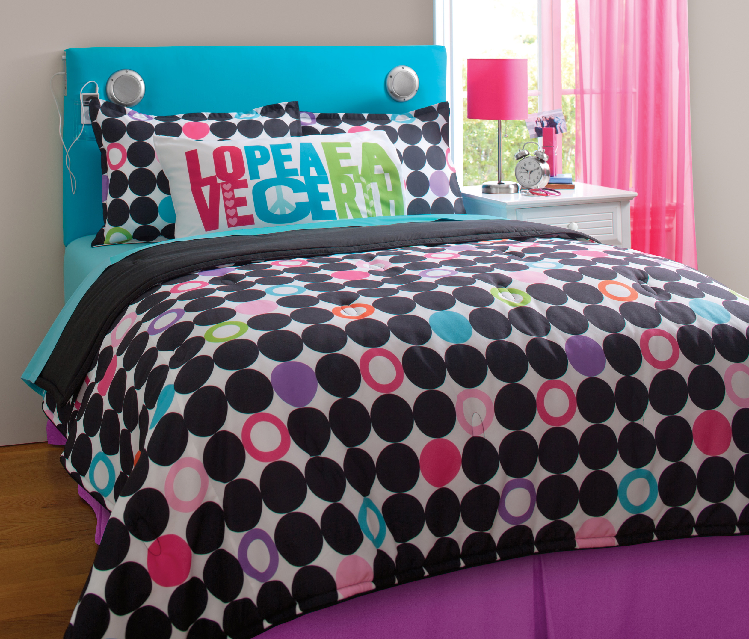 your zone color block dot reversible bedding set with statement