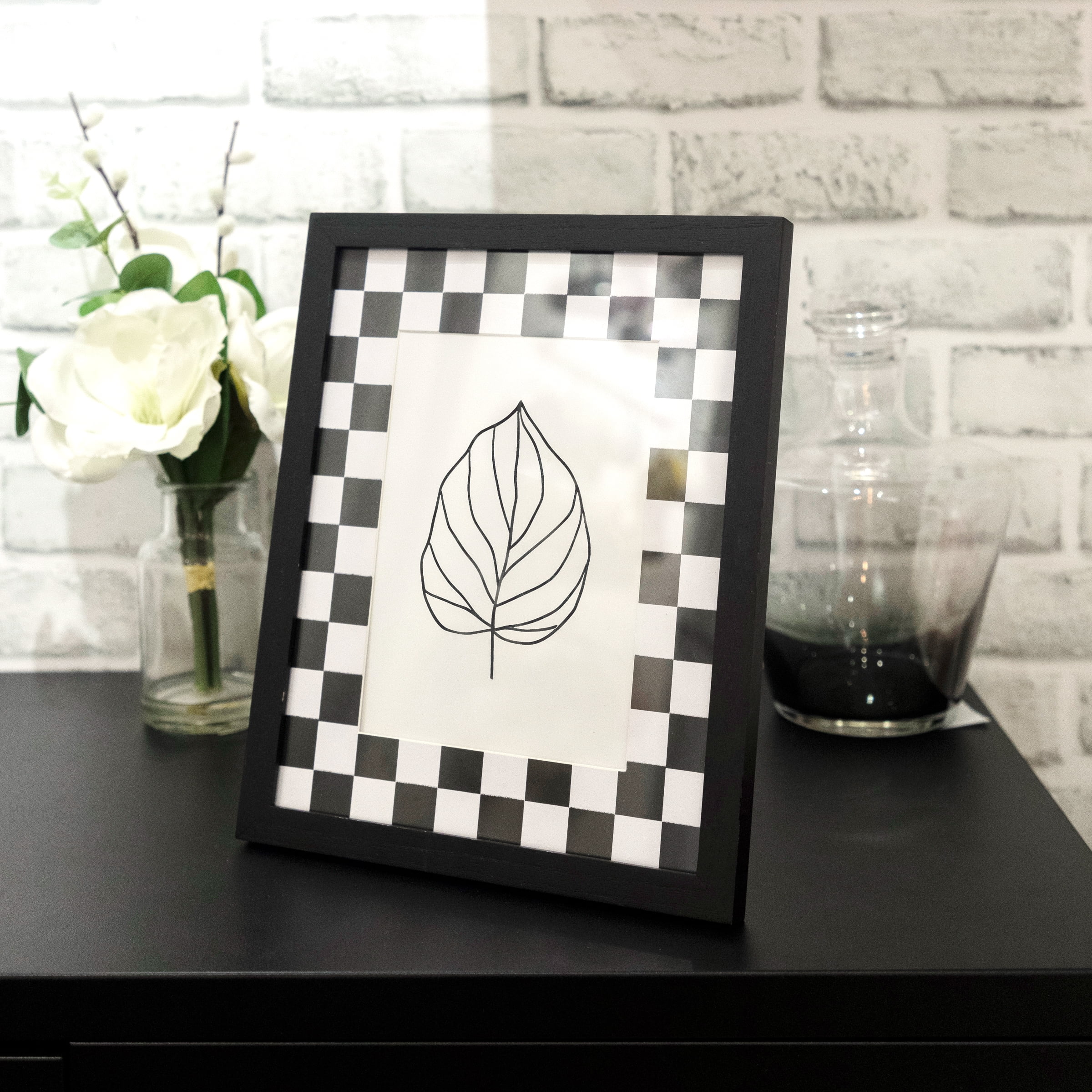 5X7 Black Wood Tabletop Picture Frame with Removable Black and White Checkerboard