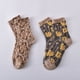 thumbnail image 4 of pstuiky Calcetines florales de algodón para mujer|5 pares de calcetines florales vintage bordados|calcetines florales vintage cálidos para invierno|calcetines vintage con relieve para niñas, 4 of 7
