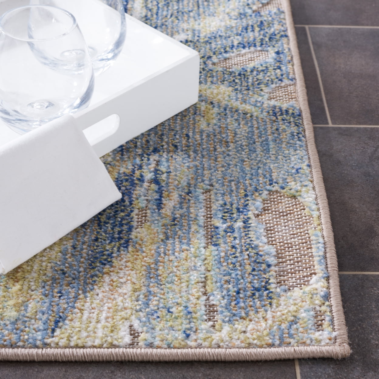 SAFAVIEH Sarasota Alexa Botanical Indoor/Outdoor Area Rug, Light Green/Brown, 5'3" x 7'7"