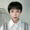 thumbnail image 1 of Peluca de mujer de pelo corto con cubierta de cabeza completa con fibra química, cubierta de cabeza de pelo corto y liso, cubierta de cabello de madre de mediana edad natural y esponjosa, 1 of 5
