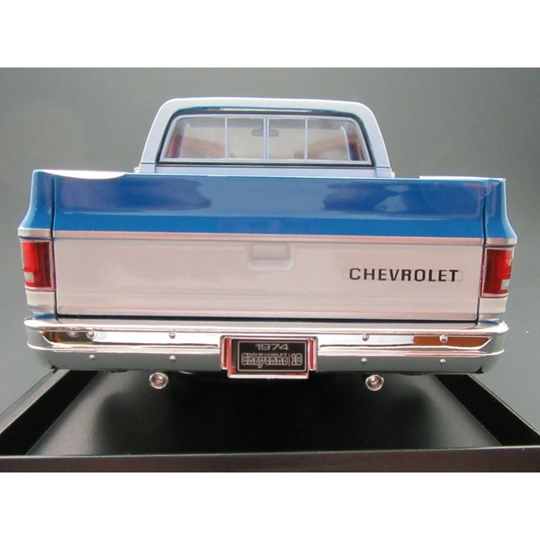 1974 Chevrolet C10 Cheyenne Super Blue & White 1:18 Die Cast