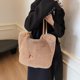 thumbnail image 4 of Bolso para Axila Hombro Mujer Sólido Gran Capacidad Peludo Y Esponjoso Felpa, 4 of 9