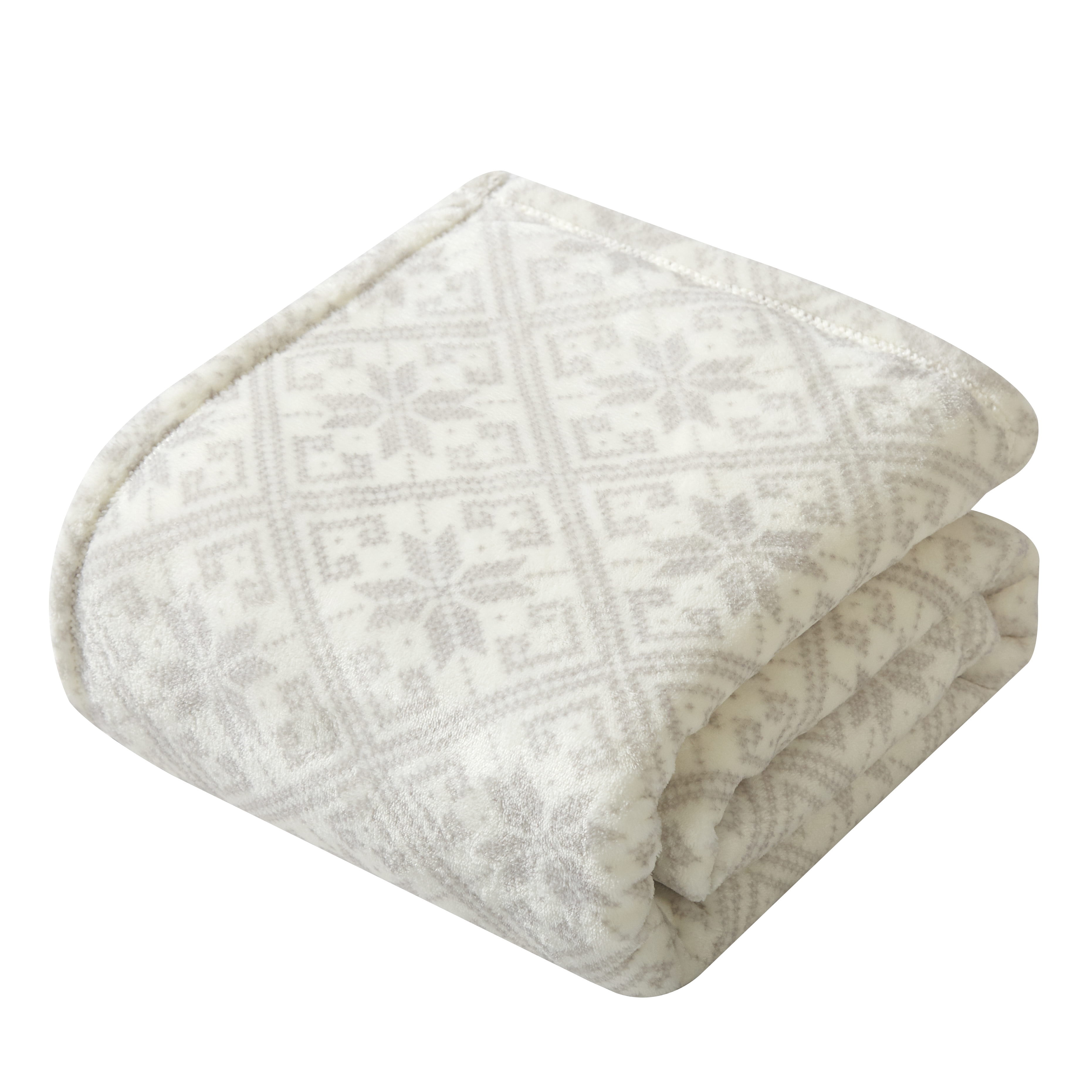 Dearfoams Oversized Winter Geo Print Super Soft Plush Throw, 50 x 70, Polyester