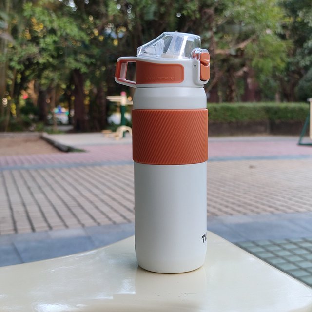 Taza Termo de paja de acero inoxidable 316 de gran capacidad TKK, taza de agua de gran capacidad con mango portátil para deportes y Fitness a la moda, 550ml