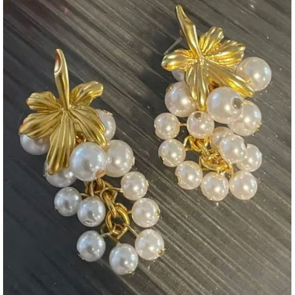 Vintage pierced 2 1/4" gold vine white pearl cluster dangle earrings