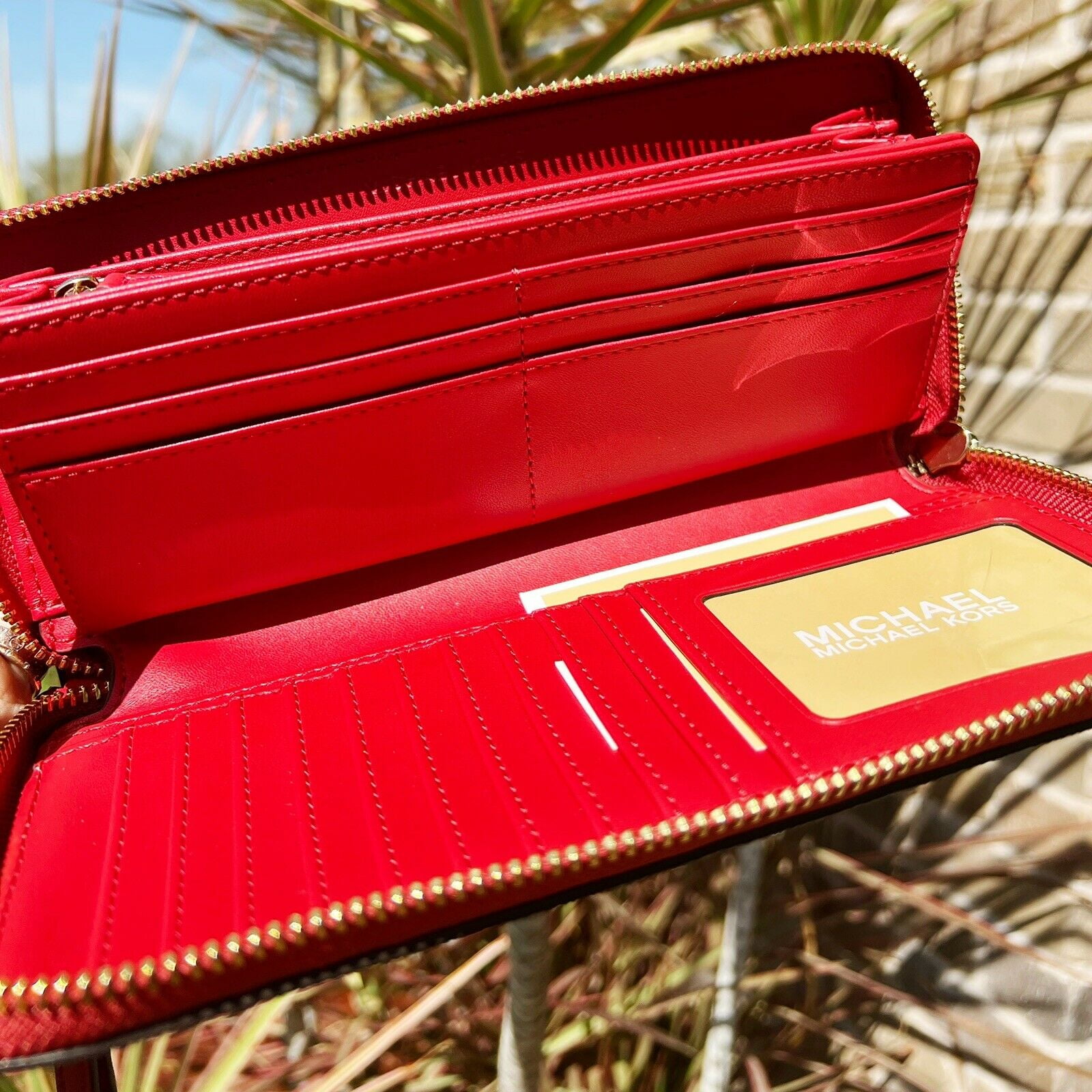  Michael Kors Jet Set Travel Large Chain Shoulder Tote bundled Jet  Set Travel Trifold Wallet (Signature MK Brown) : Clothing, Shoes & Jewelry