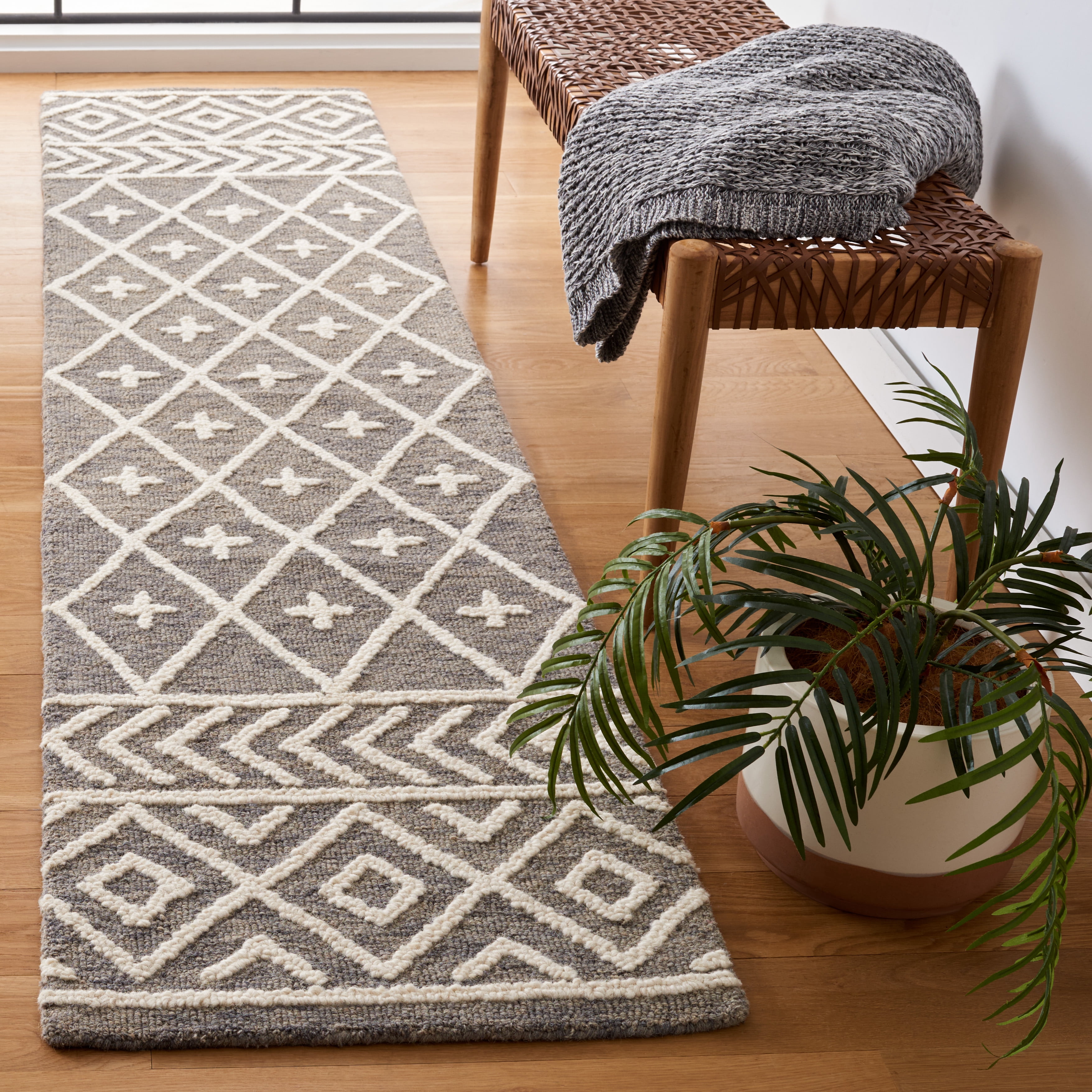SAFAVIEH Metro Fletcher Medallion Runner Rug, Grey/Ivory, 2' x 9'