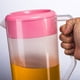 thumbnail image 3 of Hervidor medidor con báscula, recipiente para bebidas con tapa, resistente al calor, jarra de plástico para agua fría y jugo (5000 ml, rosa), 3 of 7