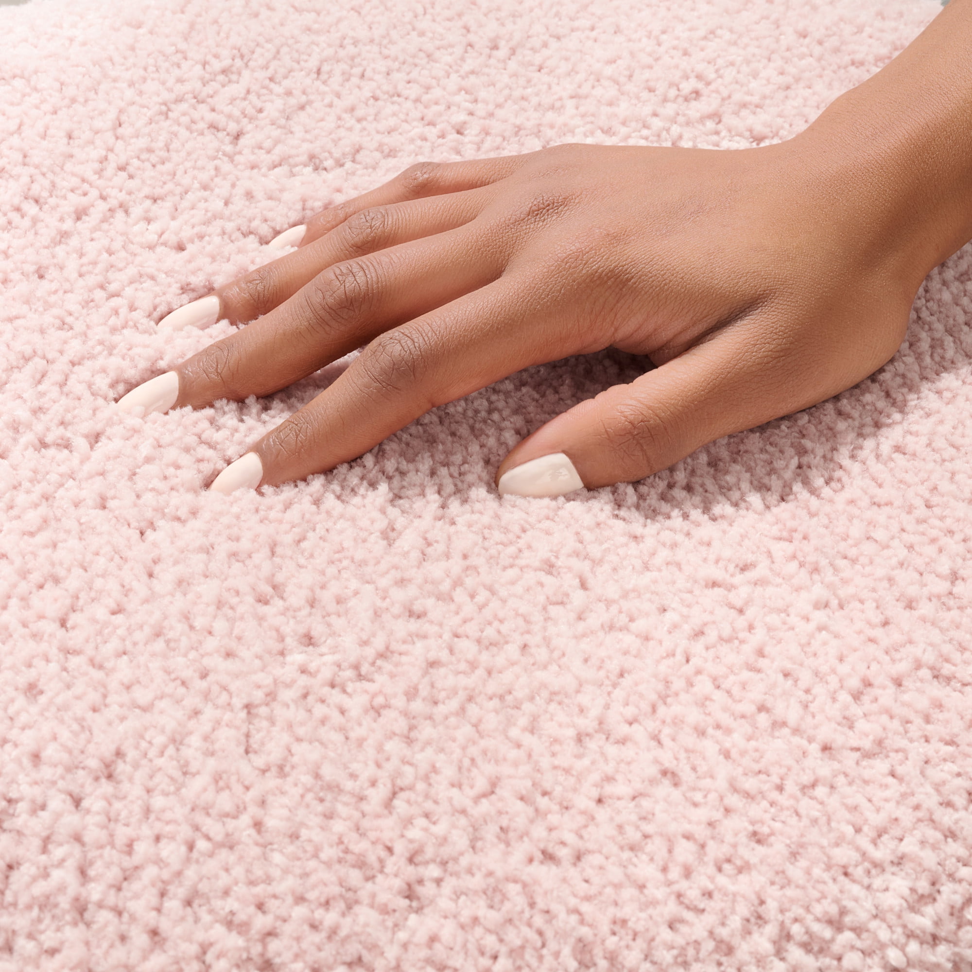 TOWN & COUNTRY EVERYDAY Ultra Plush Solid Tufted Toilet Lid Cover, Soft and Absorbent, Non-Slip Cover, Machine Washable, Blush, 18"x19"