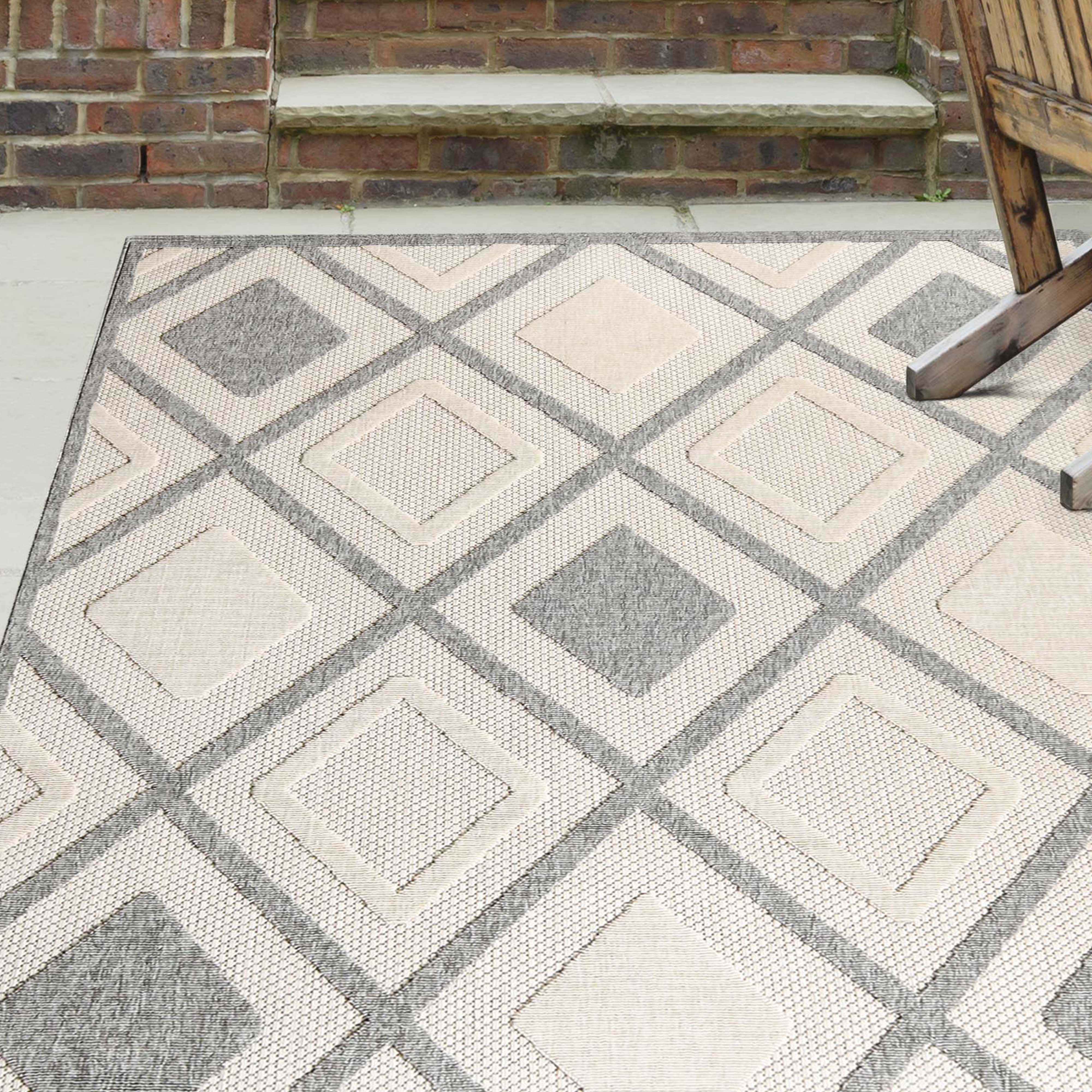 Modern Diamond Geometric Lattice Indoor/Outdoor Area Rug, Cream, 5' 2" x 7' 2"