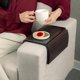 thumbnail image 3 of Bandeja de bambú para brazo de sofá, mesa auxiliar de TV pequeña recientemente mejorada para su sofá, portavasos, posavasos y control remoto ideales, 3 of 4